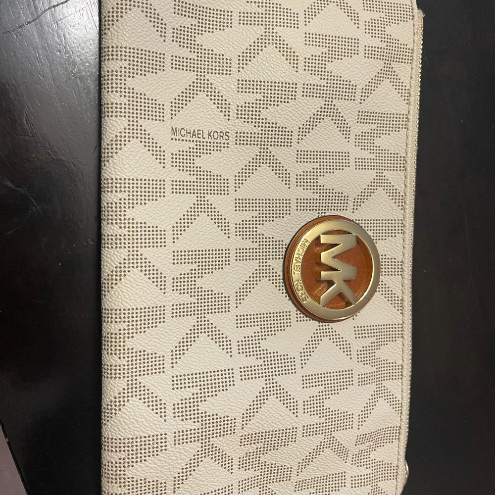 MICHEALS KORS Cluch